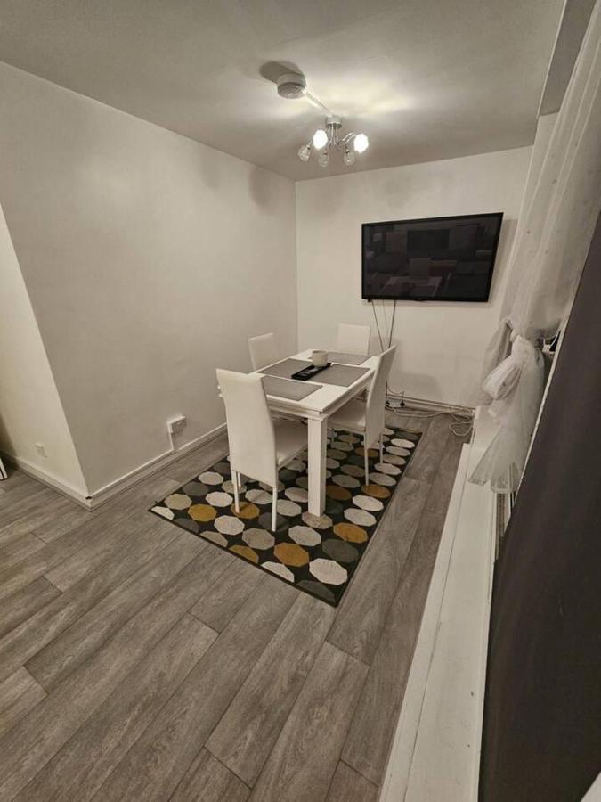 Stunning 1-Bed Apartment In London Eksteriør billede