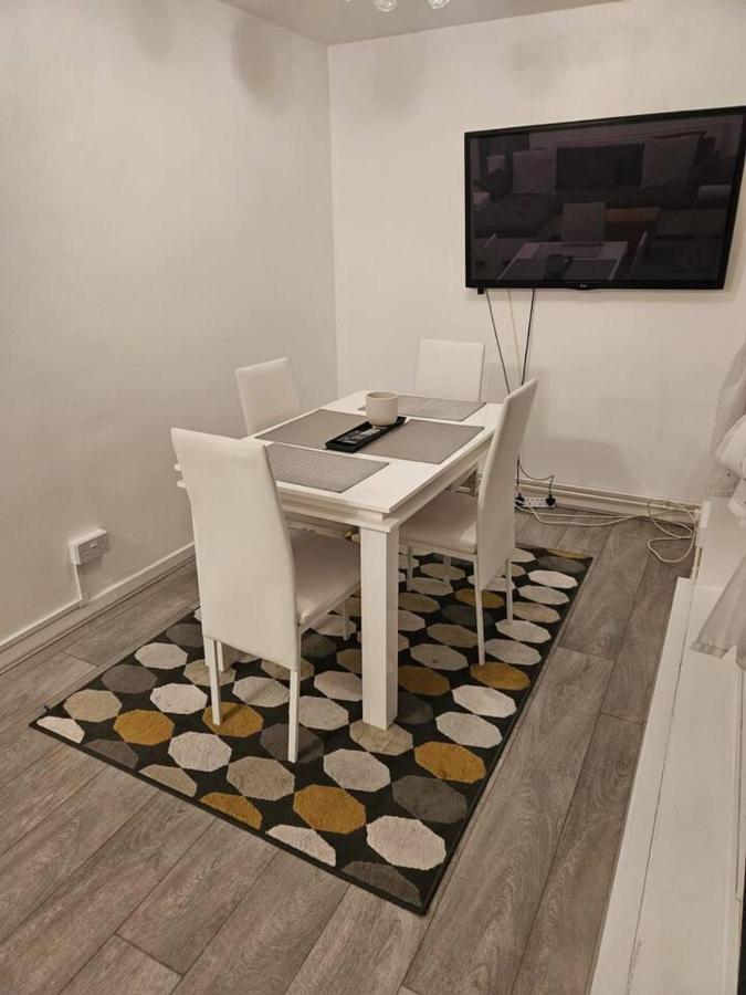 Stunning 1-Bed Apartment In London Eksteriør billede