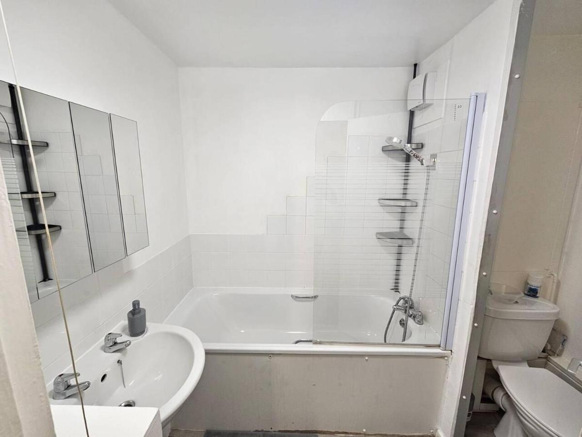 Stunning 1-Bed Apartment In London Eksteriør billede